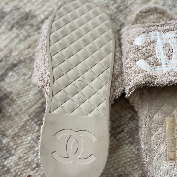 Chanel fluffy logo slides sz 38 - Picture 7 of 7
